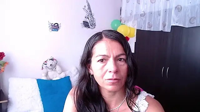 Snapshot of camilavargas_ chatting on 09-25-25, 08:23 camilavargas online show from 09-25-25, 08:23