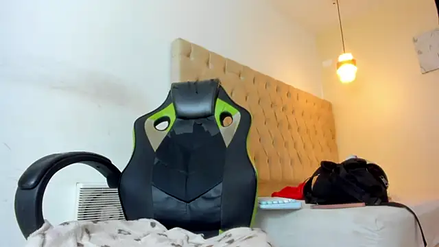 Naomis 35 online show from 11-30-25, 04:33