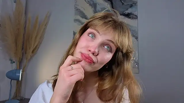 Snapshot of pienaple chatting on 10-09-25, 05:27 pienaple online show from 10-09-25, 05:27