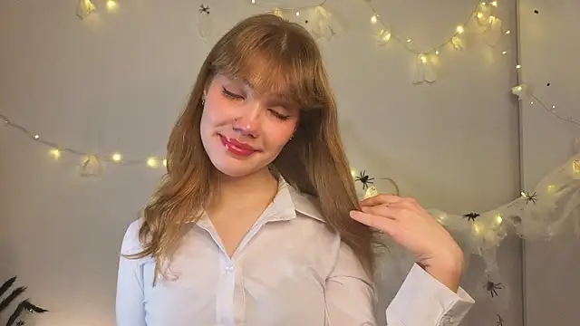 pienaple online show from 10-31-25, 04:02