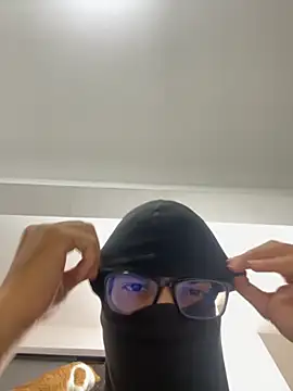 Snapshot of MisteryNight4 chatting on 09-22-25, 04:36 MisteryNight4 online show from 09-22-25, 04:36