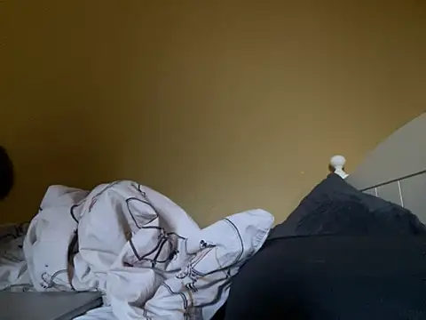 Snapshot of Randy9222 chatting on 10-16-25, 03:46 Randy9222 online show from 10-16-25, 03:46