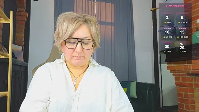 Marta Wils online show from 11-17-25, 03:23