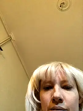 Snapshot of juliaoneandonly chatting on 10-15-25, 09:42 juliaoneandonly online show from 10-15-25, 09:42