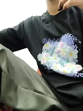 sassyishhu76 online show from 04-15-26, 03:41