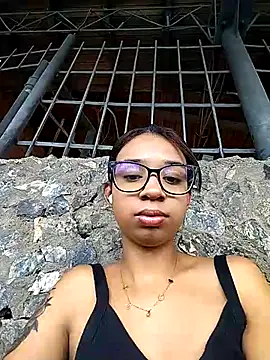 Suzanelee1 online show from 11-02-25, 06:10