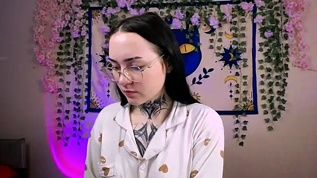 MollyKissy online show from 04-25-26, 04:59