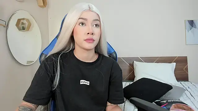 SofiaClarkson online show from 10-18-25, 01:45