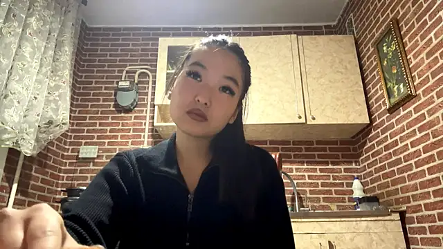 EmmaLeexth online show from 11-06-25, 12:28