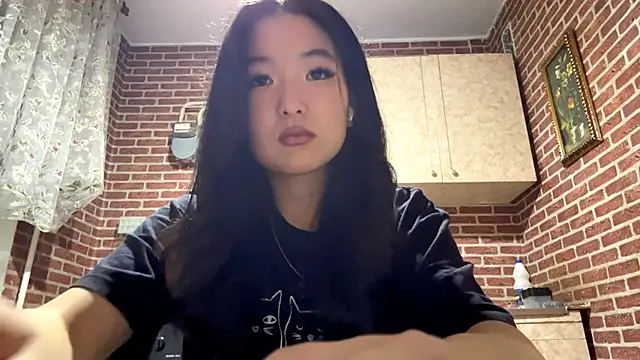 EmmaLeexth online show from 11-08-25, 12:27