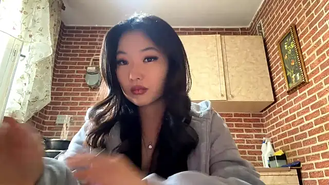 EmmaLeexth online show from 04-03-26, 10:24