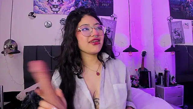 SabrinaV  online show from 03-17-26, 11:35