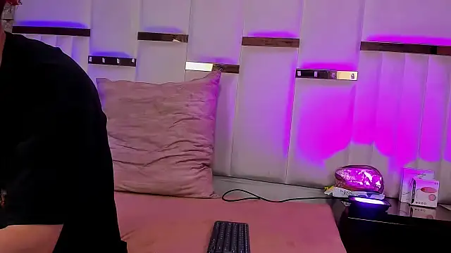 ANLLELOAndANGELA online show from 11-15-25, 04:36