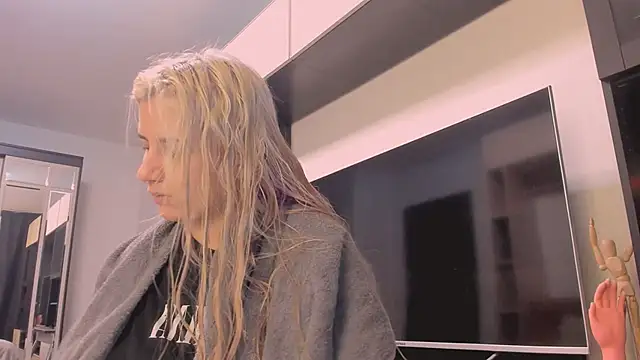 Snapshot of BarbaraSiren chatting on 10-29-25, 01:02 BarbaraSiren online show from 10-29-25, 01:02