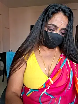 Snapshot of queendivya chatting on 07-06-26, 05:26 queendivya online show from 07-06-26, 05:26
