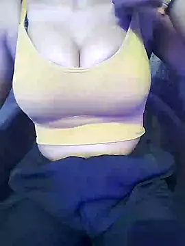 Snapshot of liza_rani12 chatting on 10-16-25, 04:35 liza rani12 online show from 10-16-25, 04:35