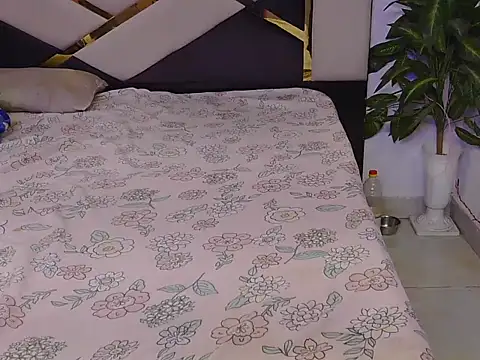 Lovelyy-couple online show from 11-01-25, 06:15