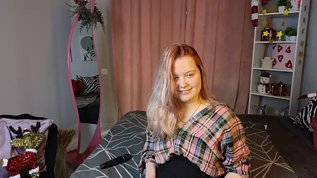 RoseThomas  online show from 12-15-25, 08:51