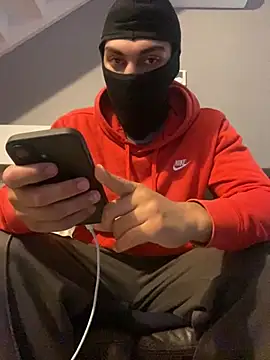 Snapshot of Ryan2205 chatting on 10-04-25, 09:07 Ryan2205 online show from 10-04-25, 09:07