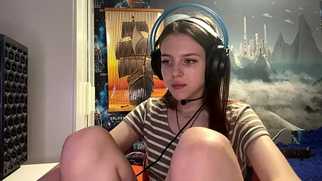 Elira Breeze online show from 11-07-25, 01:55