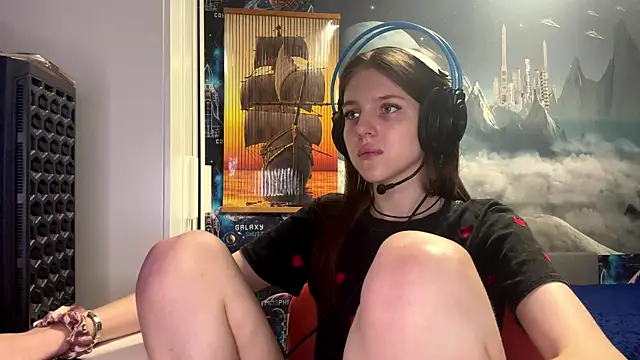 Elira Breeze online show from 11-21-25, 01:21