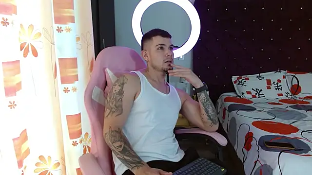 BooyHott  online show from 10-31-25, 06:53