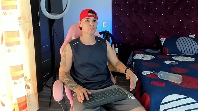 BooyHott  online show from 11-28-25, 06:43