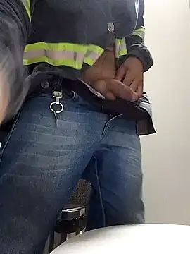 Snapshot of Claudiokkkkk chatting on 12-16-25, 03:39 Claudiokkkkk online show from 12-16-25, 03:39