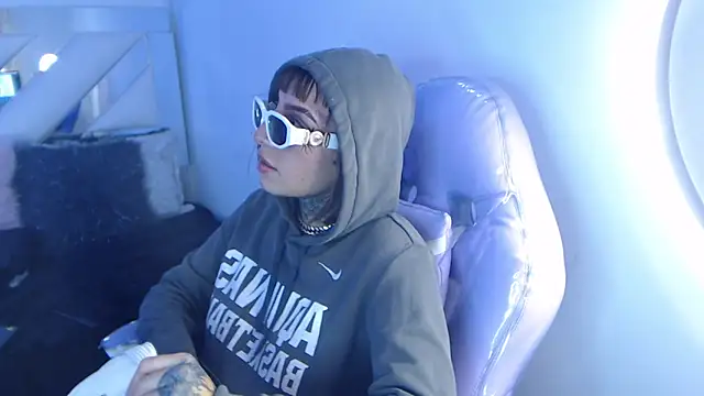 Gyal 8  online show from 10-25-25, 04:35