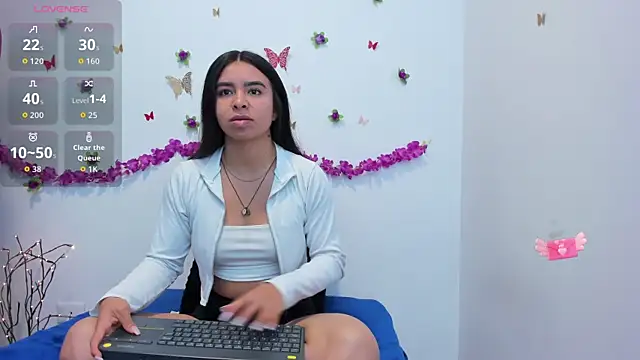 Annniie22 online show from 10-13-25, 10:15