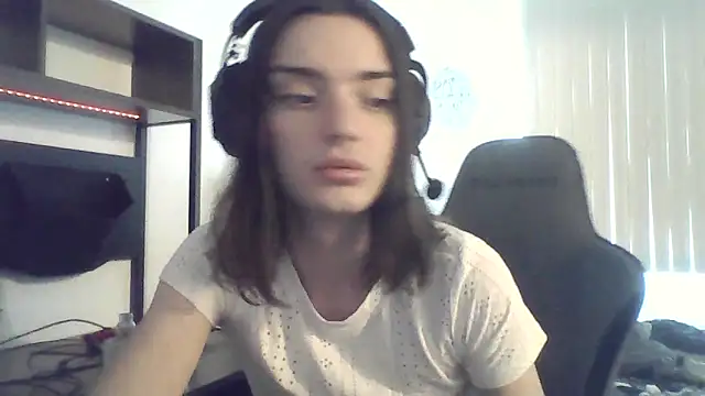 Luna Samosienko online show from 10-01-25, 12:44