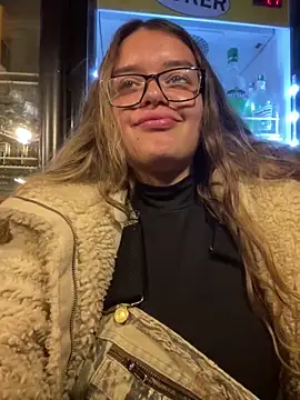 Aphrill online show from 10-16-25, 04:24