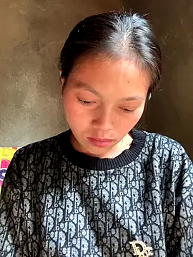 Snapshot of Halyy_xx chatting on 10-06-25, 06:11 Halyy xx online show from 10-06-25, 06:11