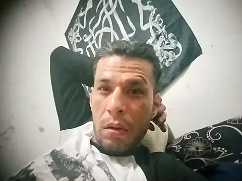 Snapshot of ese_Valentin_rico chatting on 09-28-25, 08:20 ese Valentin rico online show from 09-28-25, 08:20