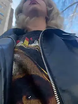 Snapshot of RonnieKiss chatting on 04-29-26, 05:33 RonnieKiss online show from 04-29-26, 05:33