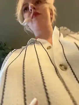 Snapshot of RonnieKiss chatting on 05-29-26, 10:24 RonnieKiss online show from 05-29-26, 10:24