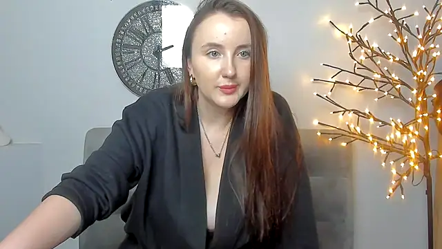 LilaWinks online show from 12-17-25, 01:17