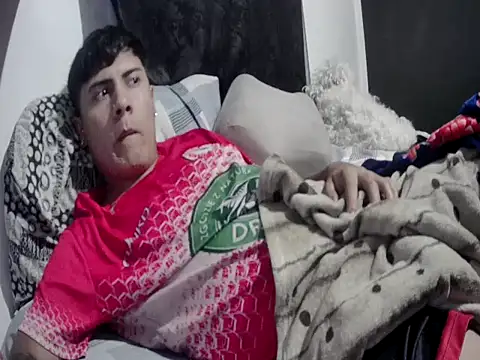 Snapshot of Miguel19971 chatting on 12-01-25, 05:45 Miguel19971 online show from 12-01-25, 05:45