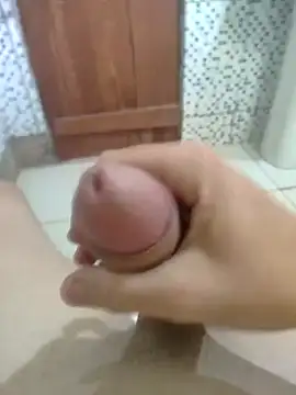 Snapshot of teuszim1923 chatting on 10-13-25, 04:51 teuszim1923 online show from 10-13-25, 04:51