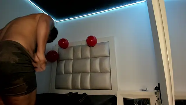 Snapshot of peyton__wat chatting on 04-23-26, 12:04 peyton wat online show from 04-23-26, 12:04