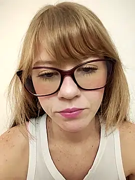 Snapshot of Rubialuna chatting on 10-27-25, 01:37 Rubialuna online show from 10-27-25, 01:37