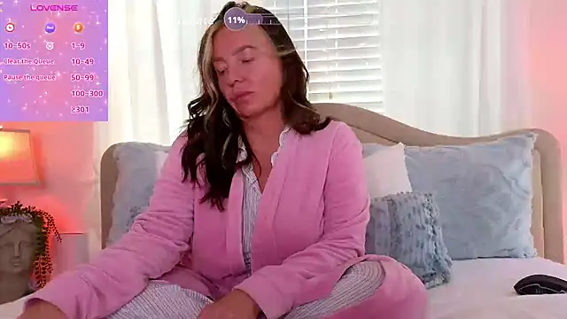 STIFFLERSMOMM online show from 10-31-25, 02:18