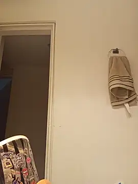 ValeNiitaLuv online show from 12-21-25, 09:55