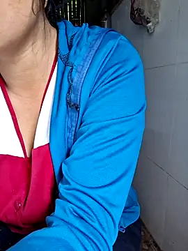 Snapshot of diamond-- chatting on 07-19-26, 01:42 diamond-- online show from 07-19-26, 01:42