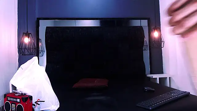 Daniel delux  online show from 11-30-25, 11:47