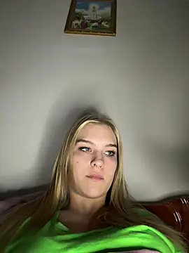 Snapshot of AlinaLiii chatting on 05-29-26, 08:40 AlinaLiii online show from 05-29-26, 08:40