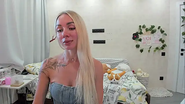 AlisiaCat online show from 07-18-26, 05:39