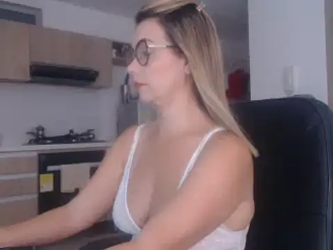 LovePaula online show from 02-02-25, 10:49