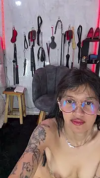 Snapshot of AriadneNort chatting on 06-07-26, 06:33 AriadneNort online show from 06-07-26, 06:33