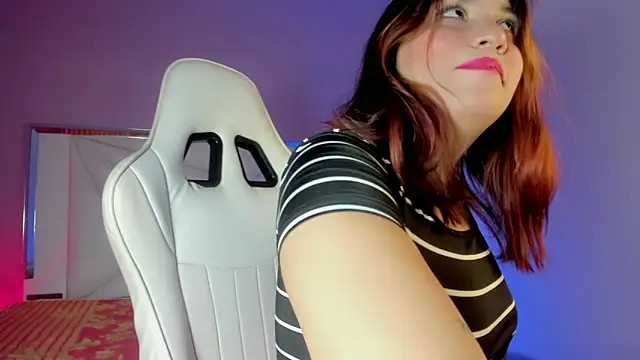 Snapshot of Isabela_saenz chatting on 10-15-25, 03:23 Isabela saenz online show from 10-15-25, 03:23